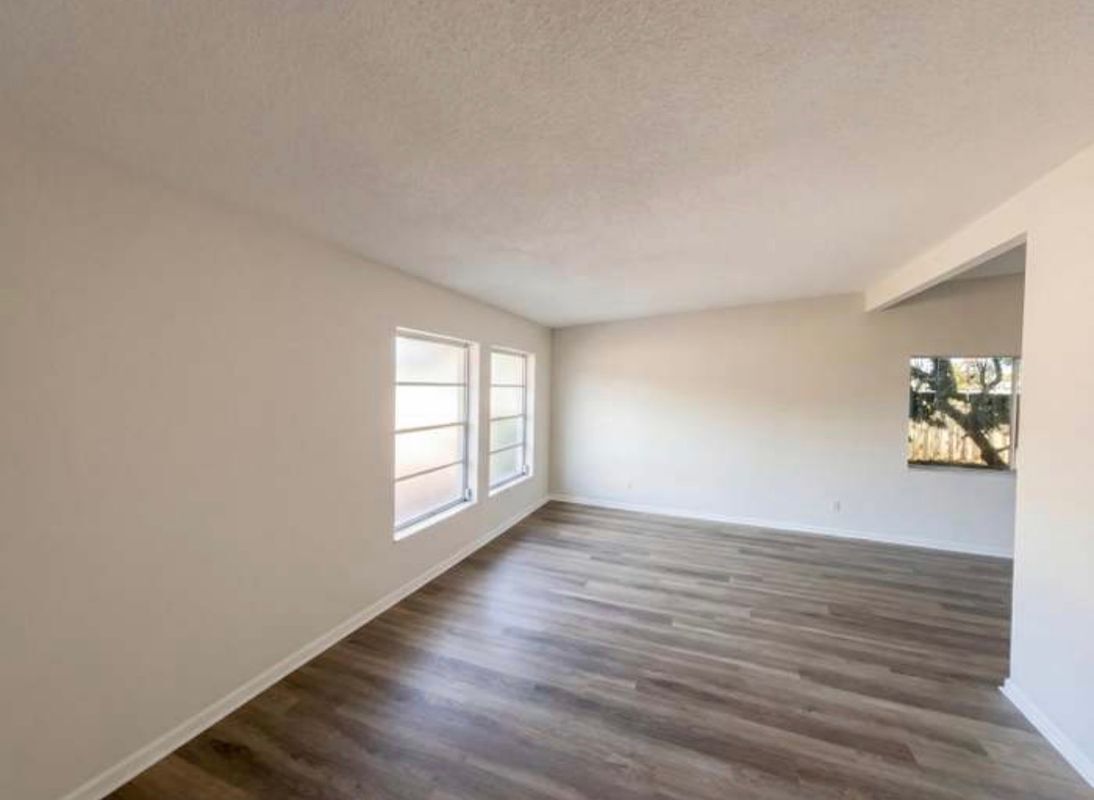 Building Photo - 141 SE Calmoso Dr