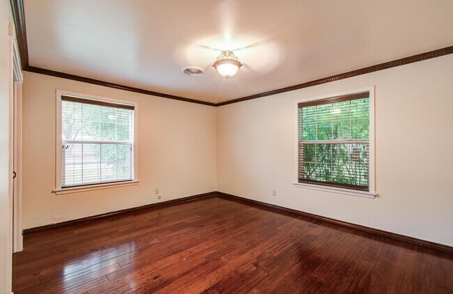 Building Photo - 1722 Front St