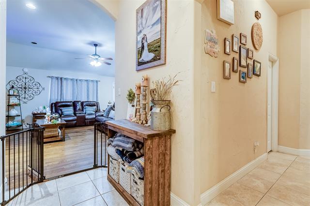 Building Photo - 1120 Whispering Meadows