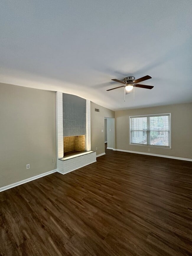 Building Photo - Upgraded 4BR/3.5BA Pool Home in Prestigiou...