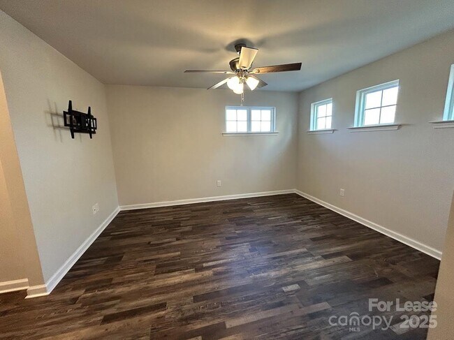 Building Photo - 1004 Whipcord Dr