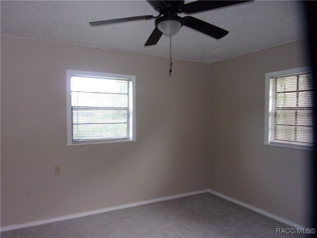 Building Photo - 1467 N Paul Dr