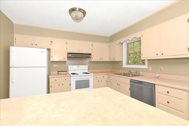 Building Photo - 3 Bedroom, 2 Bath home.