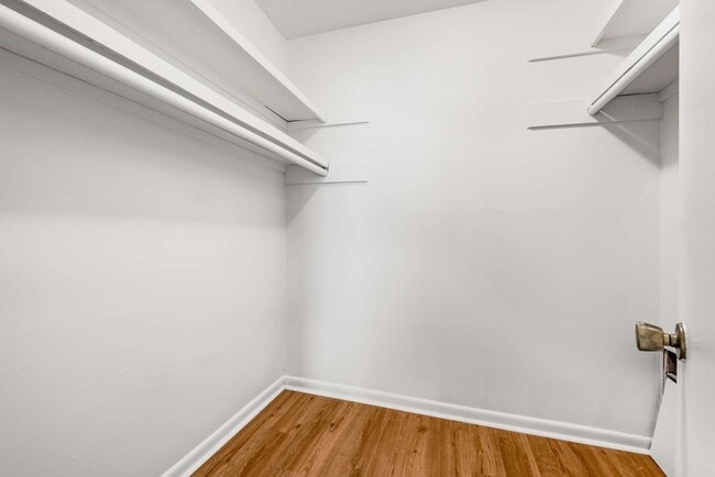 Building Photo - 2601 Hillsboro Pike