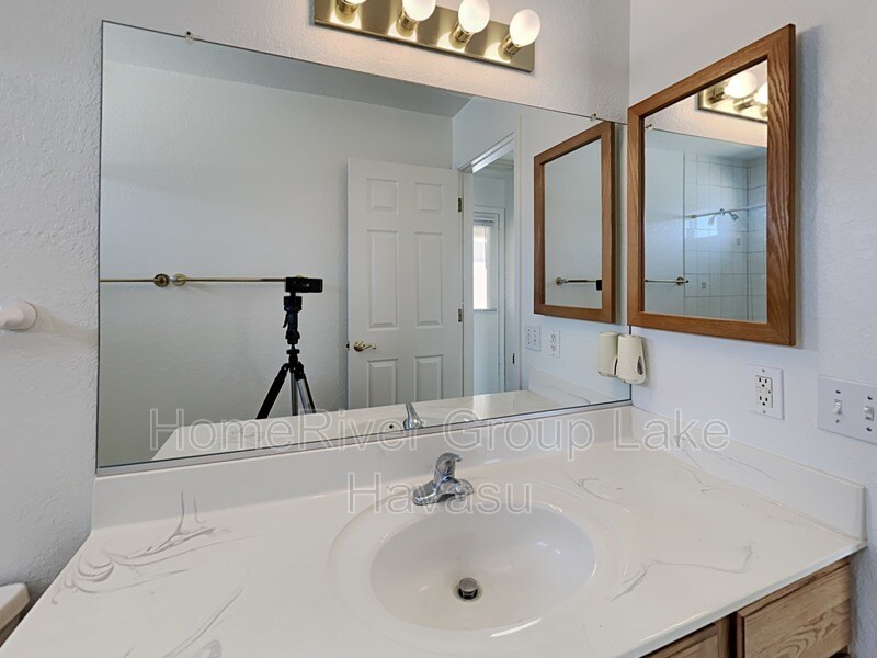 Building Photo - 3060 Ironwood Dr