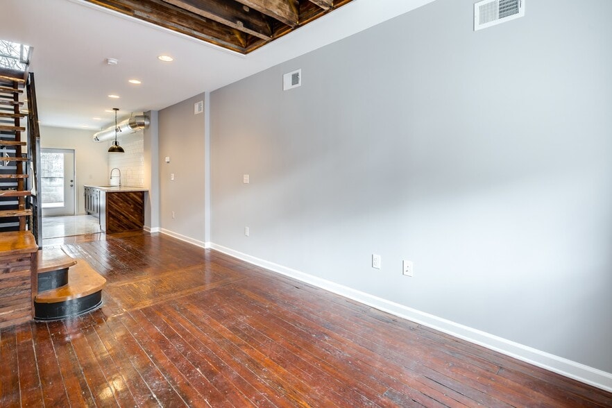 Building Photo - 2049 E Arizona St