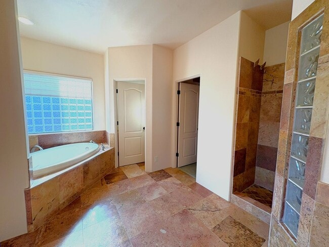 Building Photo - HOUSE - VILLAGE OF OAK CREEK  - THE RIDGE