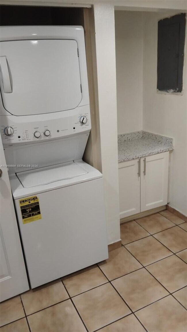 Building Photo - 10090 NW 80th Ct