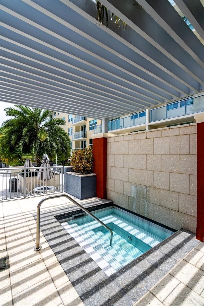 Building Photo - 1155 Brickell Bay Dr