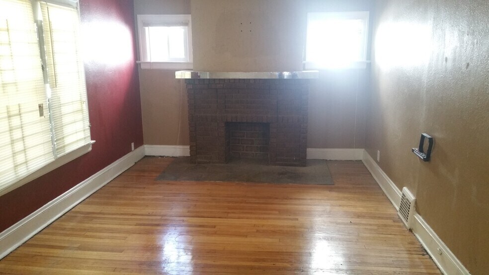 Building Photo - 1665 Cliffview Rd