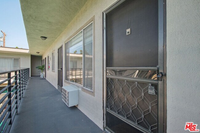Building Photo - 1220 N Ogden Dr