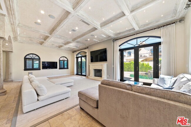 Building Photo - 458 Flores St