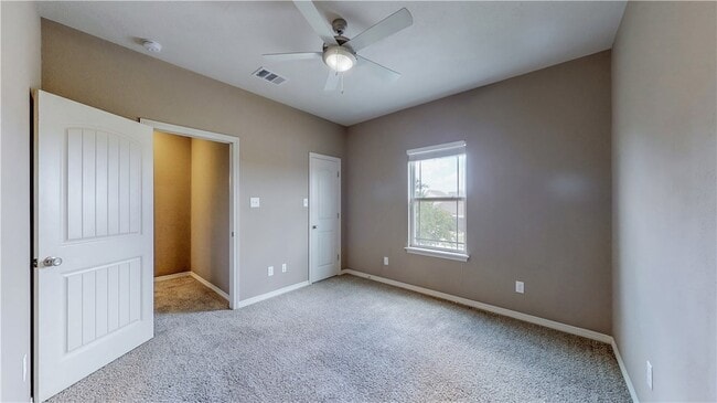 Building Photo - 2700 Horse Haven Ln