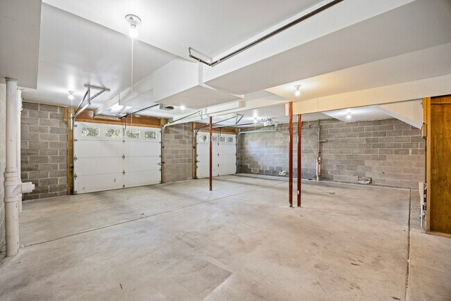 Building Photo - 15414 N River Beach Dr