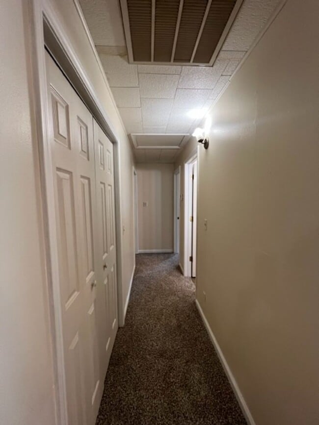 Building Photo - 2BR house near CofO!!!
