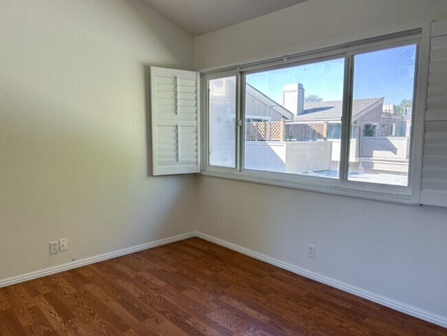 Building Photo - 3 Bedroom + 2.5 Bathroom Condo | Ralston Village Community | Ventura | Unfurnished