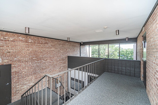 Building Photo - 1255 N Sterling Ave