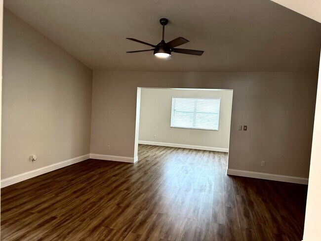 Building Photo - 124 Stillwater Cir
