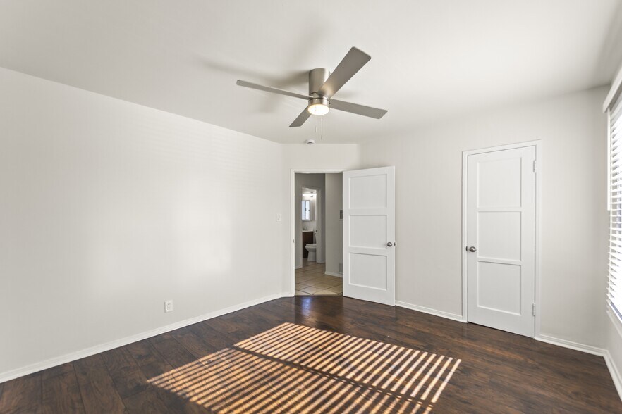 Building Photo - 1339 W 109th St