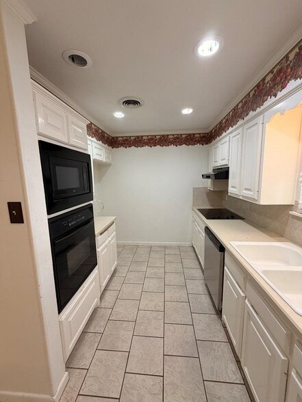 Building Photo - 1617 E 49th St