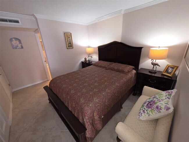 Building Photo - 4020 Galt Ocean Dr