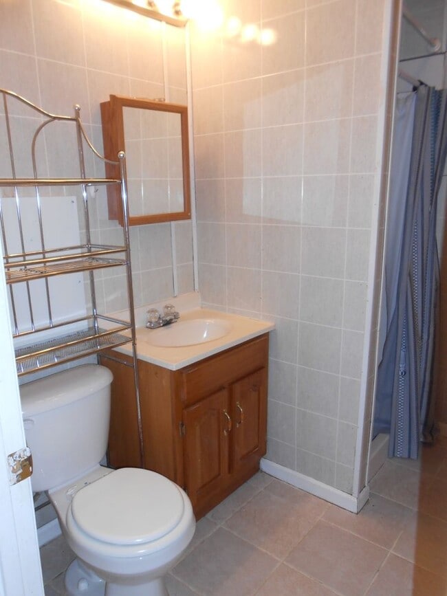 Building Photo - 1606 Airport Dr