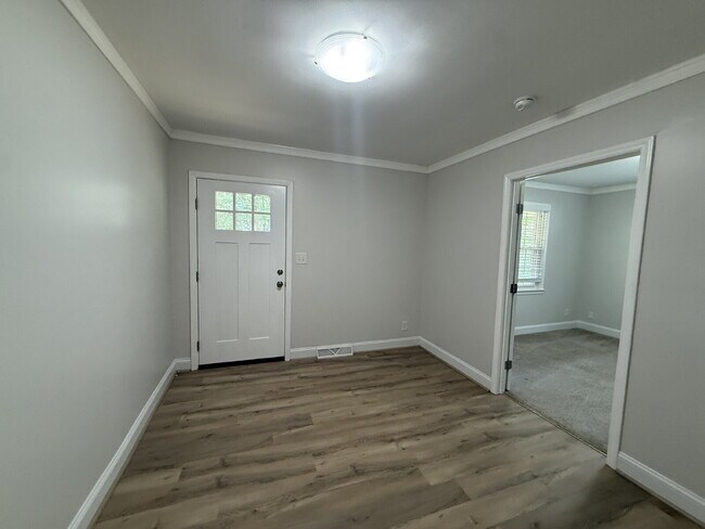 Building Photo - 3BR/2BA Durham Duplex | Utilities Included | Move-In Special: $500 Deposit | Near Duke