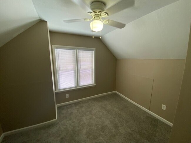 Building Photo - 2629 Grasmere Ave