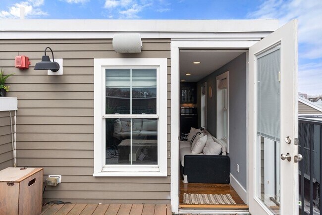 Building Photo - 12 Mohawk St