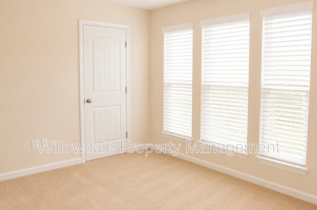 Building Photo - 2132 Chipley Dr
