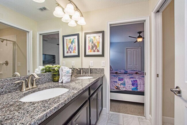 Building Photo - 9160 Scramble Dr