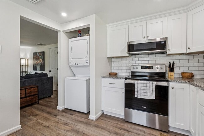 Building Photo - All Inclusive Furnished Rental