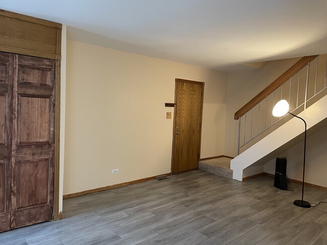 Building Photo - 444 Lear Ct