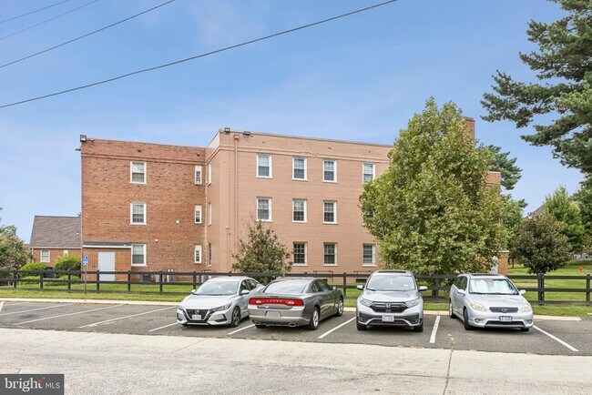 Building Photo - 2008 Fort Davis St SE