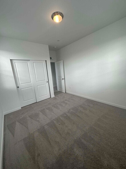 Building Photo - 5392 Euclid Dr