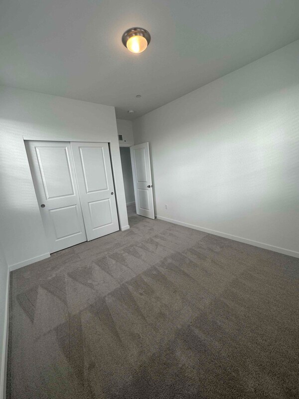 Building Photo - 5392 Euclid Dr