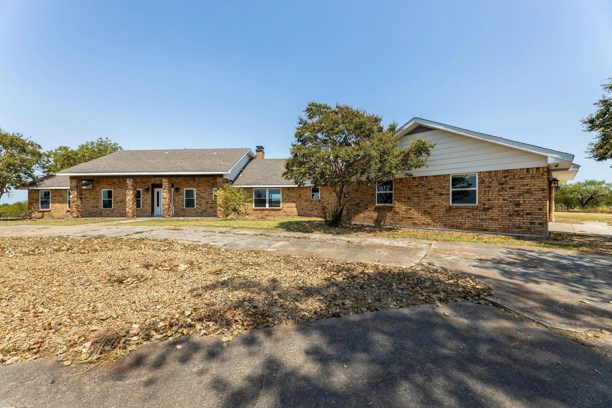 Building Photo - 6200 N Interstate 45 Service Rd