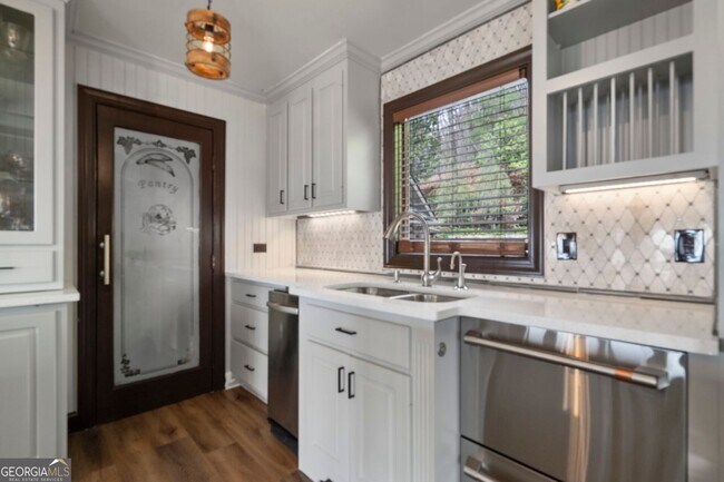 Building Photo - FULLY FURNISHED! Magnificent Panoramic Vie...