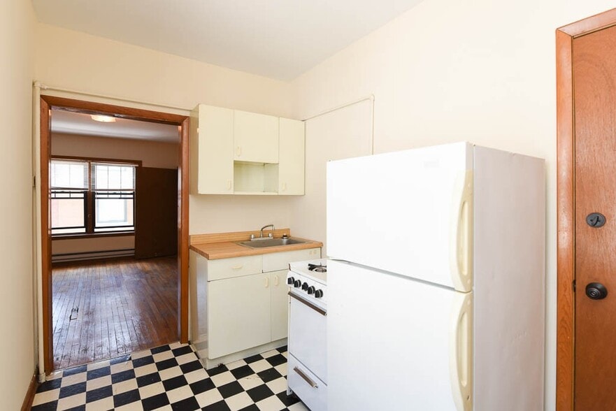 Building Photo - 2851 N Orchard St