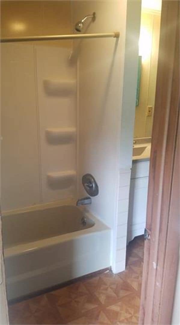 Building Photo - 340 4th Ave