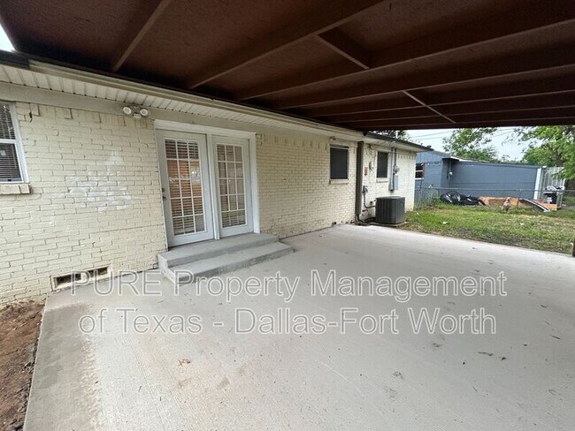 Building Photo - 3428 Statler Dr