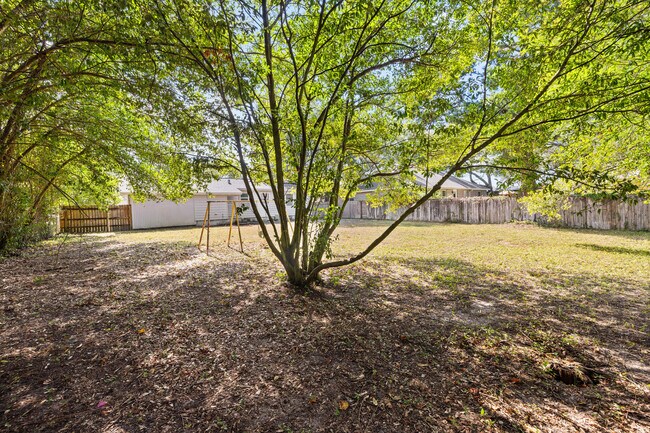 Building Photo - 354 Chicago Ave