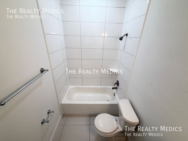 Building Photo - 2481 San Filippo Dr SE