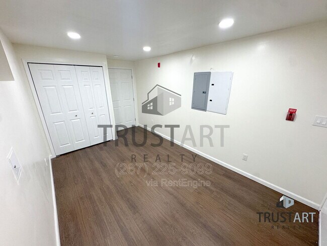 Building Photo - 910 N 41st St