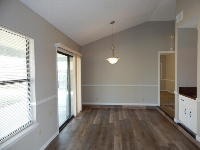 Building Photo - 4505 River Oaks Dr