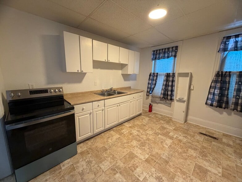 Building Photo - 1208 City St