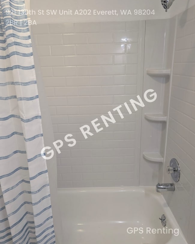Building Photo - Renovated Bright and Open 2/2 Townhouse!!!