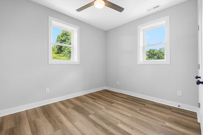 Building Photo - Newly renovated 4 bed 2.5 bath, located in downtown Wilmington