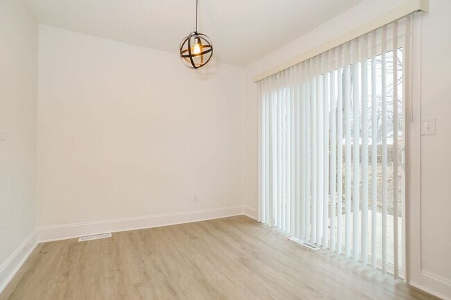 Building Photo - 13212 Ashland Ave