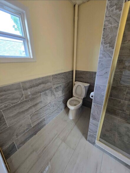 Building Photo - 541 5th Ave